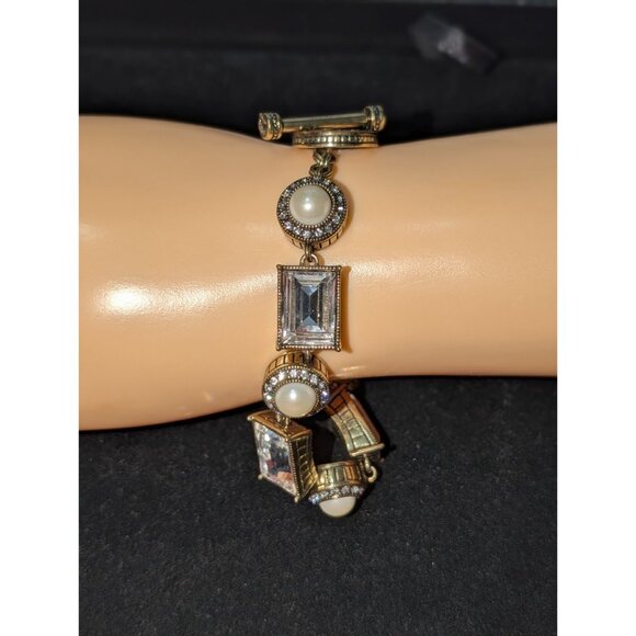 Heidi Daus Crystal/Faux Pearl Statement Bracelet 8.75" Toggle Closure - Picture 2 of 11